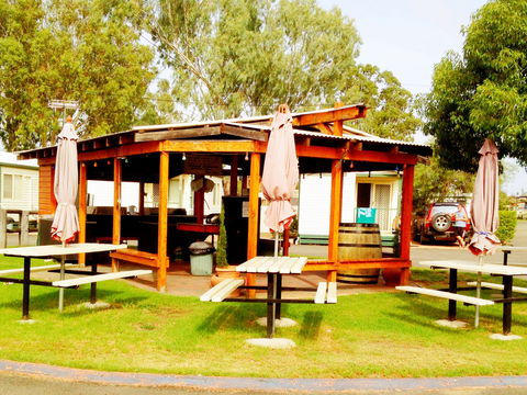 Roma Big Rig Tourist Park - Accommodation Asia 1