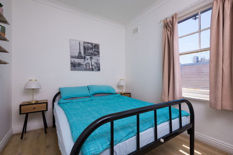 Sydney Star Backpackers - Accommodation Guide 2