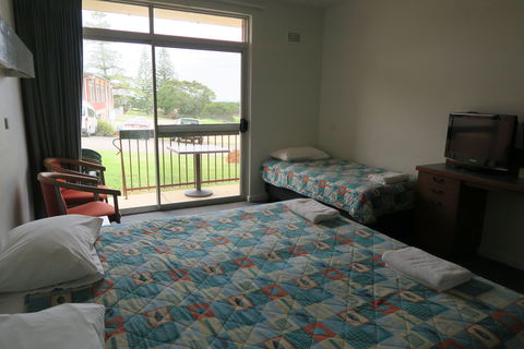 Tathra Hotel - Motel - Accommodation Asia 2