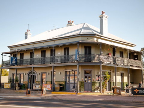 The Family Hotel Maitland - Accommodation Guide 0