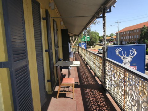 The Family Hotel Maitland - Accommodation Guide 1