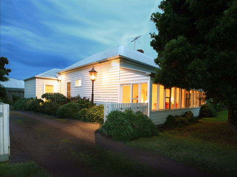 The Lonsdale Palms - Accommodation Asia 0