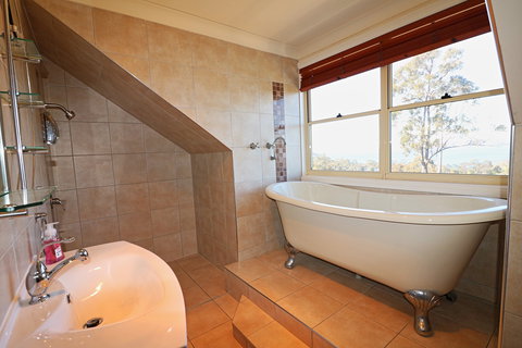 Whale Cove - Accommodation Guide 1