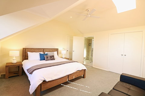 Whale Cove - Accommodation Guide 2