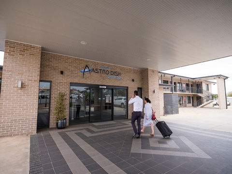 Aastro Dish Motor Inn - Accommodation Asia 0