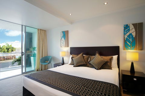 At Marina Shores - Accommodation Guide 1