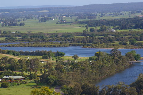 Back Forest Retreat - Accommodation Guide 1
