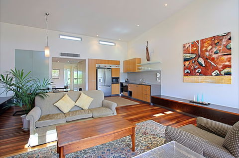 Beach Villa 17, East On Byron - Accommodation Asia 0