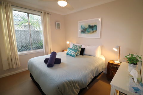 Beachside Cottage At Blacksmiths - Accommodation Asia 2