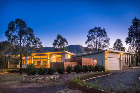 Blue  Cliff Retreat - Accommodation Guide 0