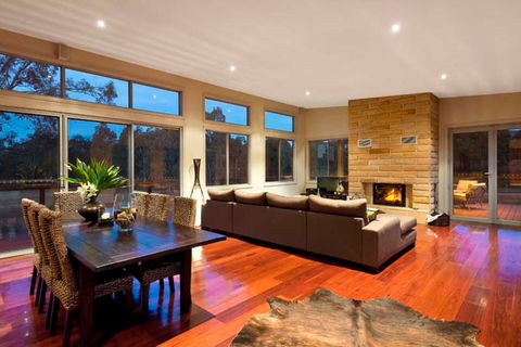 Blue  Cliff Retreat - Accommodation Guide 1