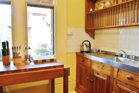 Buxton Manor - Garden And Loft Apartment - Accommodation Asia 2