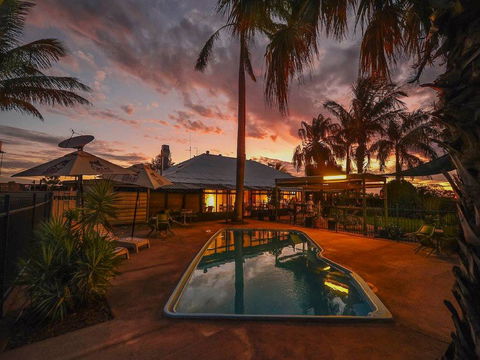 Devils Marbles Hotel - Accommodation Guide 2