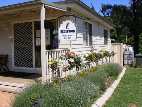 Fossickers' Tourist Park - Accommodation Guide 0