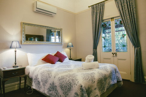 Glenella Guesthouse - Accommodation Asia 0