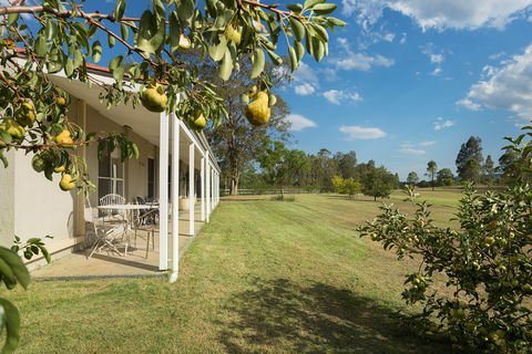 Hillcrest House - Accommodation Guide 0