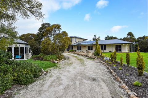 McKinnon's Holiday Home - Accommodation Asia 0