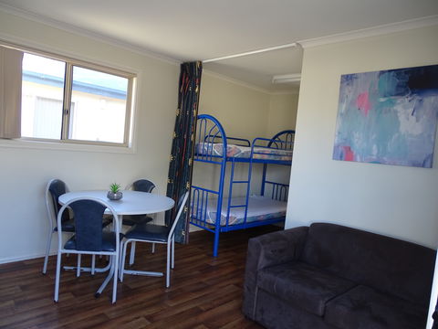 Moonta Bay Cabins - Cabin 2 - Accommodation Asia 2