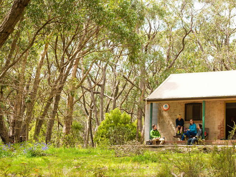 Mount Lofty Cottage YHA - Accommodation Asia 1