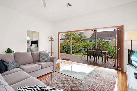 Newcastle Executive Homes - Cooks Hill Cottage - Accommodation Asia 0