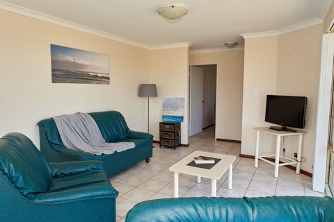 Preston Beach Front Apartment - Accommodation Guide 2