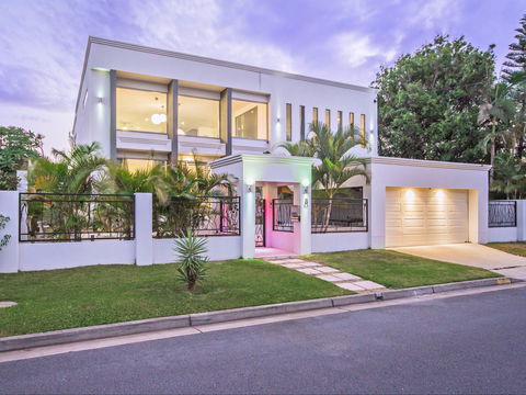 Riviera Waters Broadbeach - Vogue Holiday Homes - Accommodation Asia 0