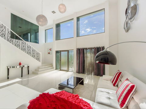 Riviera Waters Broadbeach - Vogue Holiday Homes - Accommodation Asia 1