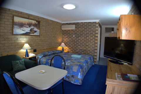 Settlers Motor Inn - Accommodation Asia 1