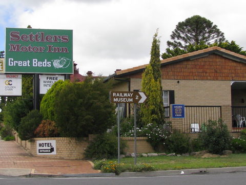 Settlers Motor Inn - Accommodation Asia 2