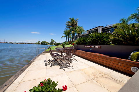 Waterfront Holiday Houses - Accommodation China 0