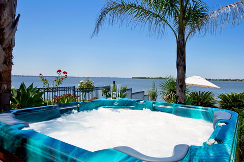 Waterfront Holiday Houses - Accommodation China 1