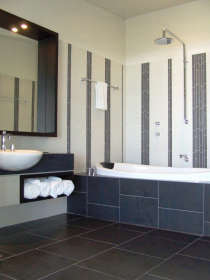 Hearns Beachside Villas - Accommodation China 5