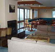 Trackers Mountain Lodge - Accommodation Guide