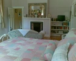 Luscombe Lodge B And B - Accommodation Guide 1