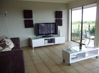 On The Esplanade - Accommodation Guide 1