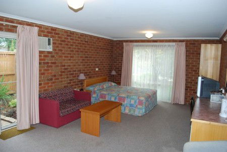 Inverloch Central Motor Inn - Accommodation Guide 3
