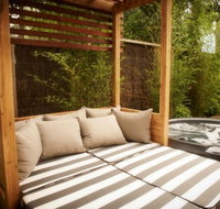 Lake House - Accommodation Guide