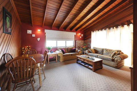 Rooftops Bed & Breakfast - Accommodation Guide 11
