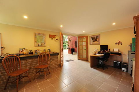 Rooftops Bed & Breakfast - Accommodation Guide 12