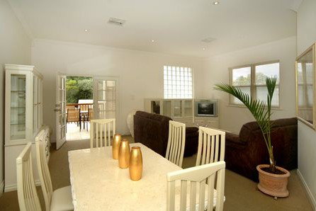 Michelle's Garden Apartments - Accommodation Asia 2