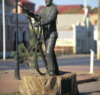 Miners Monument - Accommodation Guide