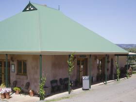 Lloyd Brothers Wine & Olive Company - McLaren Vale - Accommodation Guide 0