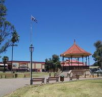 Gladstone Square - Accommodation Guide