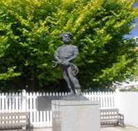 Alexander Cameron Statue - Accommodation Guide