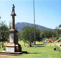 Maroon State School War Memorial - Accommodation Guide
