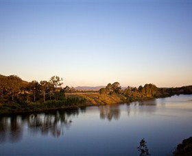 Lake Wivenhoe - Accommodation Guide 0