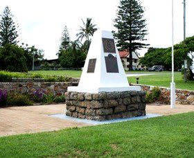 Dunwich War Memorial - Accommodation Guide 0