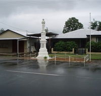 Finch Hatton War Memorial - Accommodation Guide