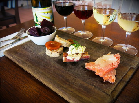 Fowles Wine - Accommodation Guide 1