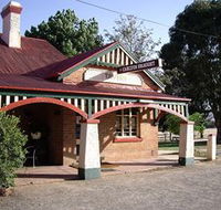 The Tumblong Tavern - Accommodation Guide